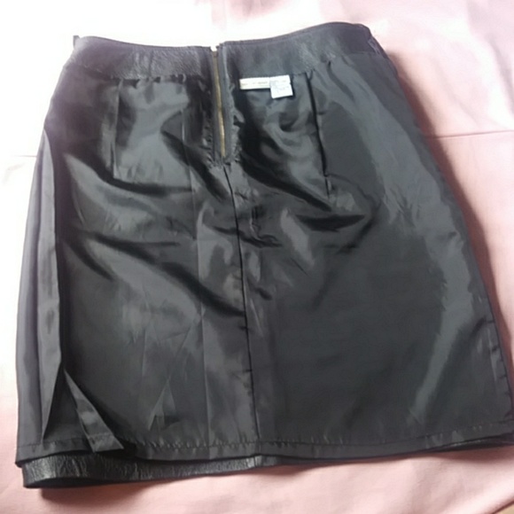 Newport News size: 8 100% leather skirt. - Picture 2 of 4